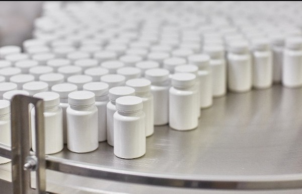 Packaging of nutraceutical powders with pneumatic conveyor