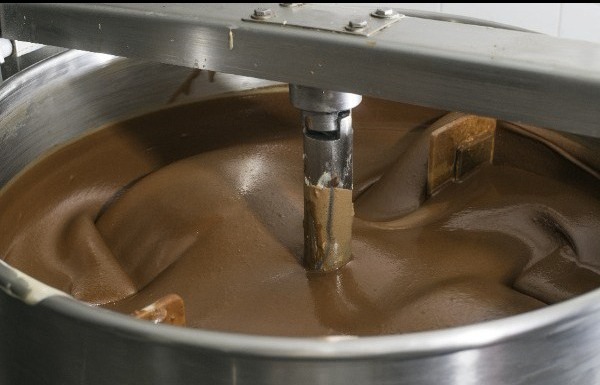 Chargement et déchargement mélangeur cacao pour produits de confiserie avec convoyeur pneumatique