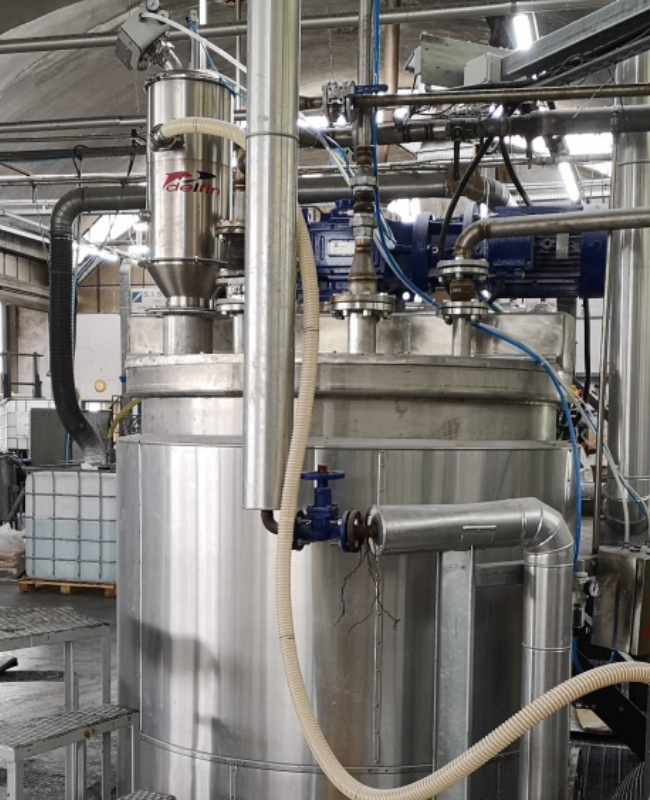 Loading and unloading of mixer for the pharmaceutical industry - Delfin Pneumatic Conveyors solution
